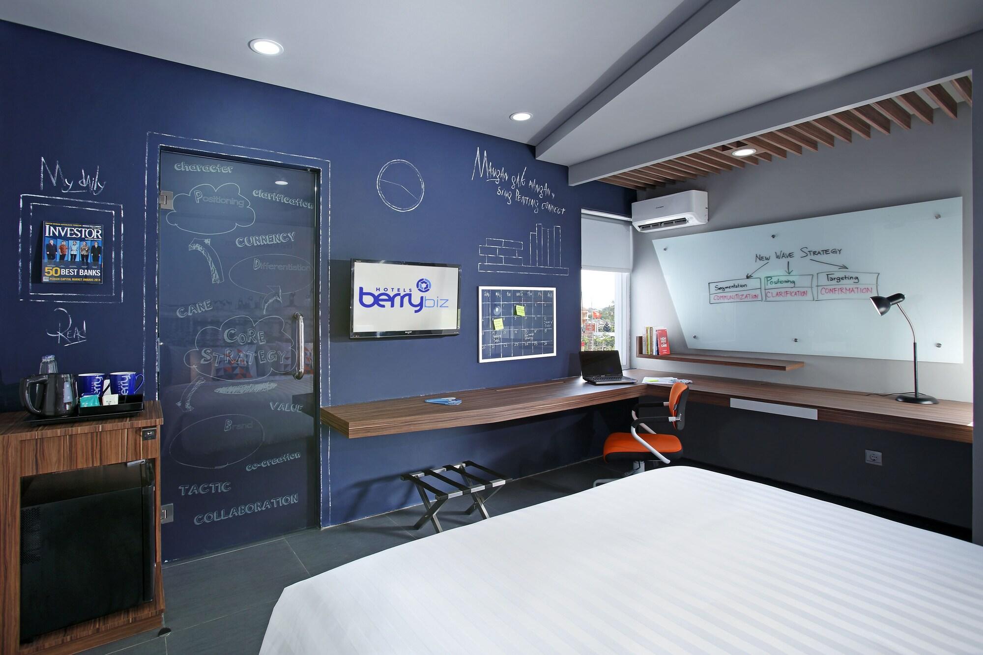Berry Biz Hotel Seminyak Exterior foto
